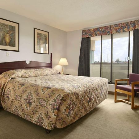 Super 8 By Wyndham Red Deer Hotel Exterior foto