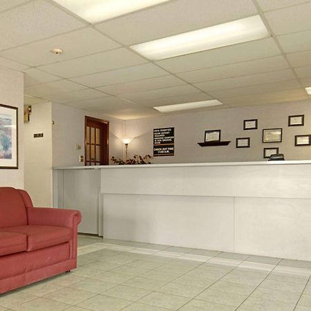 Super 8 By Wyndham Red Deer Hotel Exterior foto