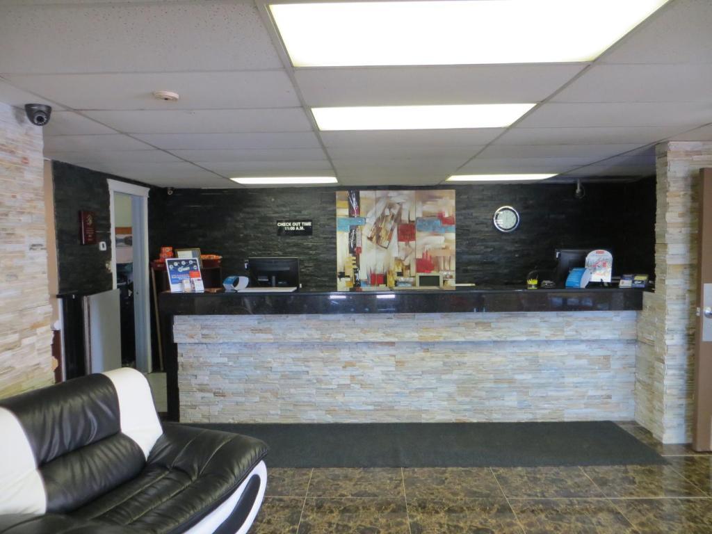 Super 8 By Wyndham Red Deer Hotel Exterior foto