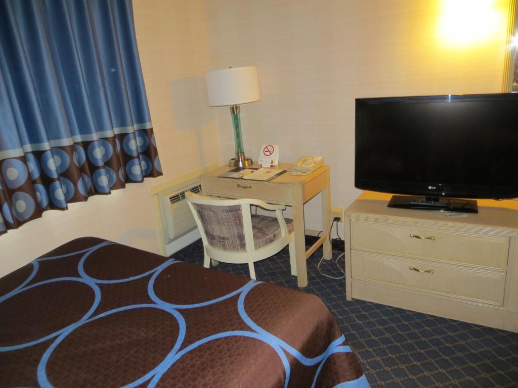 Super 8 By Wyndham Red Deer Hotel Cameră foto