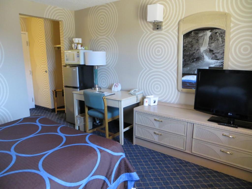 Super 8 By Wyndham Red Deer Hotel Cameră foto