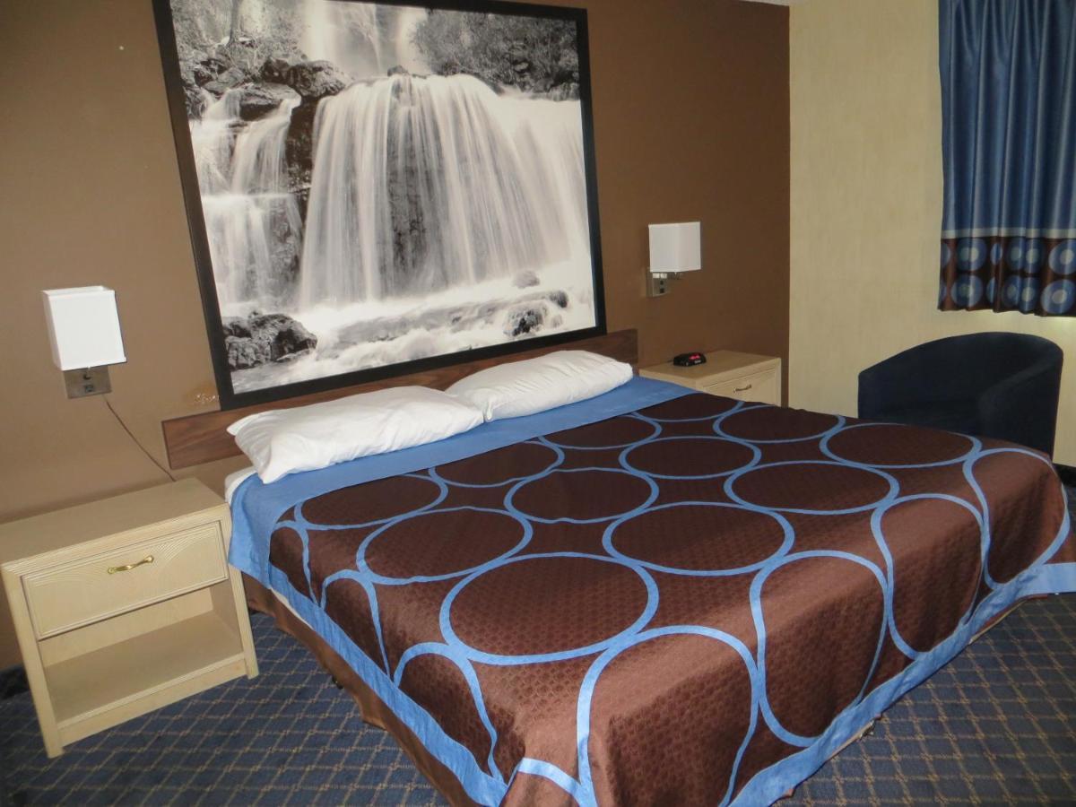 Super 8 By Wyndham Red Deer Hotel Cameră foto